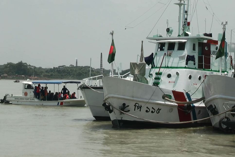 নৌ পথের নিরাপত্তায় বরিশালে বিশেষ অভিযান শুরু, ৪ লক্ষাধিক টাকা জরিমানা