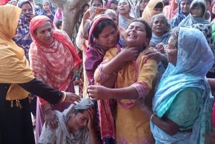 মায়ের চোখের সামনে প্রাণ গেল দুই সন্তানের