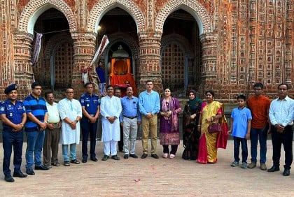 কান্তজীউ মন্দির পরিদর্শন করলেন রংপুর রেঞ্জের ডিআইজি 