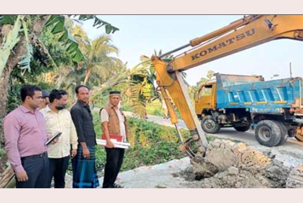 চাঁদপুরে খাল দখলমুক্ত করতে উচ্ছেদ অভিযান
