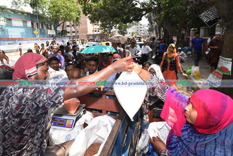 জুন থেকে আবারও টিসিবির পণ্য পাবে ১ কোটি পরিবার 

