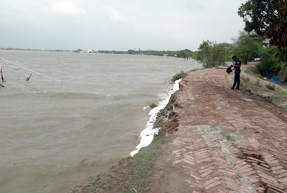 খুলনায় ৪৫ কিলোমিটার বেড়িবাঁধ ঝুঁকিপূর্ণ