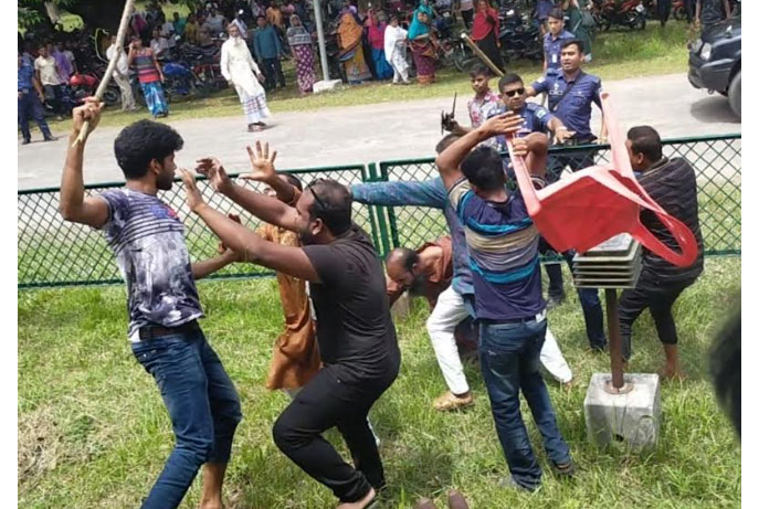 
মেহেরপুরে আওয়ামী লীগের ত্রি-বার্ষিক সম্মেলনে ধাওয়া-পালটা ধাওয়া