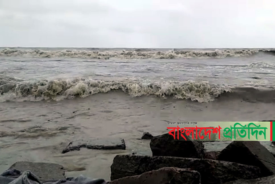 ঘূর্ণিঝড় ‘অশনি’র প্রভাবে উত্তাল বঙ্গোপসাগর 