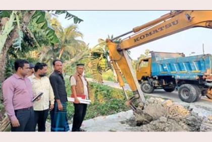 চাঁদপুরে খাল দখলমুক্ত করতে উচ্ছেদ অভিযান