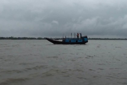 ঘূর্ণিঝড় অশনি: সাতক্ষীরায় দমকা হাওয়া ও বৃষ্টি