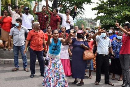 শ্রীলঙ্কাজুড়ে কারফিউ জারি

