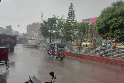 ঘূর্ণিঝড় অশনির প্রভাবে বরগুনায় বৃষ্টি-বাতাস