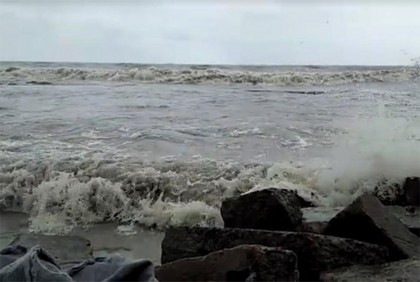 ঘূর্ণিঝড় অশনিতে পায়রা বন্দরে ২ নম্বর দূরবর্তী হুঁশিয়ারি সংকেত