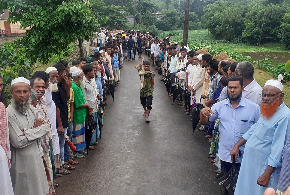 বানিয়াচঙ্গে মুক্তিযোদ্ধার উপর হামলার প্রতিবাদে মানববন্ধন