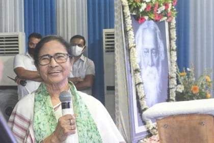  পশ্চিমবঙ্গ বাংলা আকাদেমি পুরস্কার পেলেন মুখ্যমন্ত্রী মমতা 