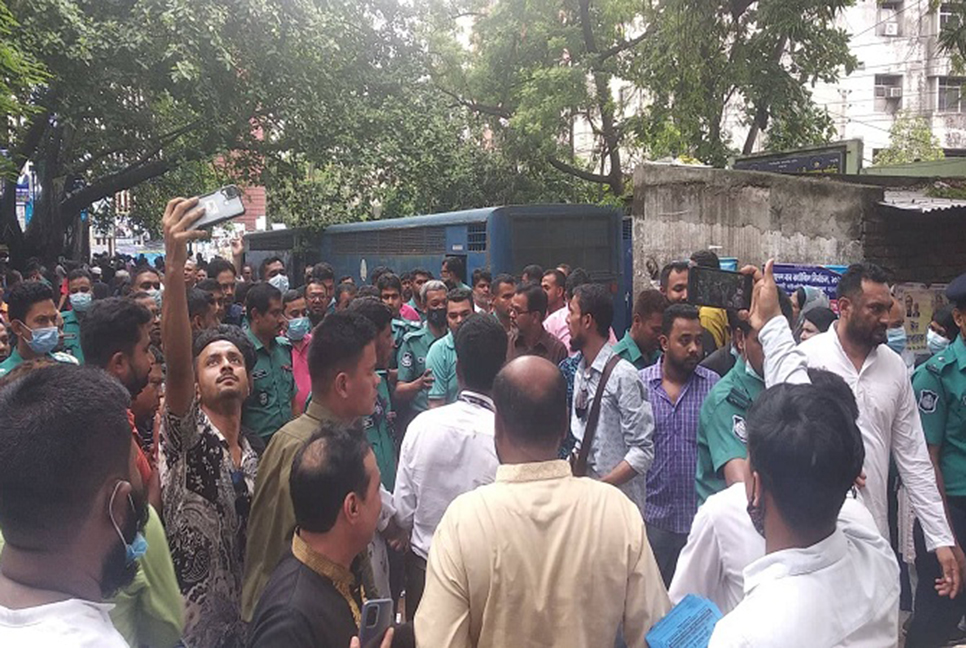সম্রাটের মুক্তিতে উচ্ছ্বসিত নেতা-কর্মীরা