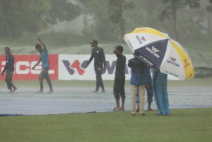 প্রস্তুতি ম্যাচের দ্বিতীয় দিনেও বৃষ্টির হানা