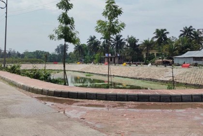 পটুয়াখালীতে গুঁড়ি গুঁড়ি বৃষ্টির পর রোদ