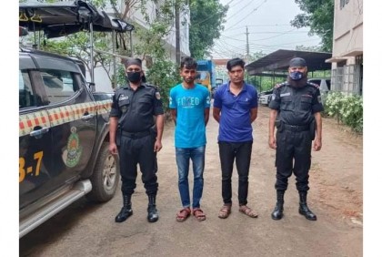 ফেনীতে গাঁজা ও বিদেশী মদসহ ২ জন আটক