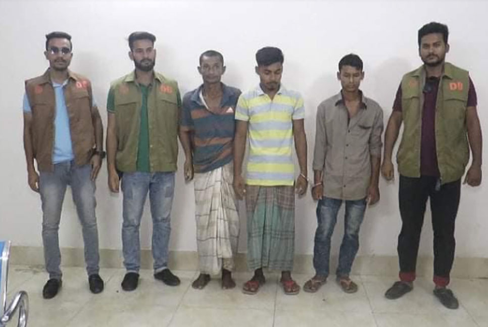 মাদক উদ্ধারে গিয়ে হামলার শিকার এসআইসহ তিন পুলিশ, আটক ৪ 