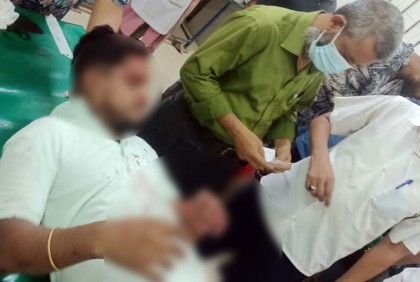 টাকা না পেয়ে ছাত্রলীগ নেতার মাথা ফাটালো দালালরা
