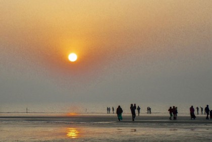 বিকেলের পর সমুদ্রে যেতে বাধা নেই