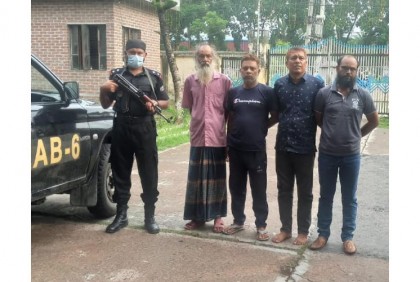 
চুয়াডাঙ্গায় হত্যা মামলার চার আসামি আটক 