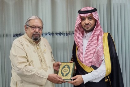 শ্রমবাজার সম্প্রসারণে প্রবাসী কল্যাণ মন্ত্রীর সাথে সৌদি রাষ্ট্রদূতের বৈঠক 