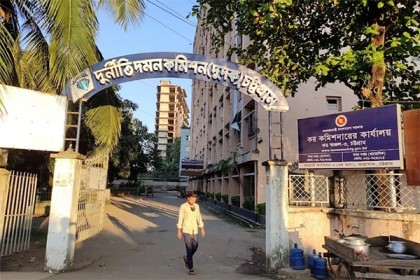 চট্টগ্রামে দুদকের মামলায় স্ত্রীসহ সাবেক কাউন্সিলর