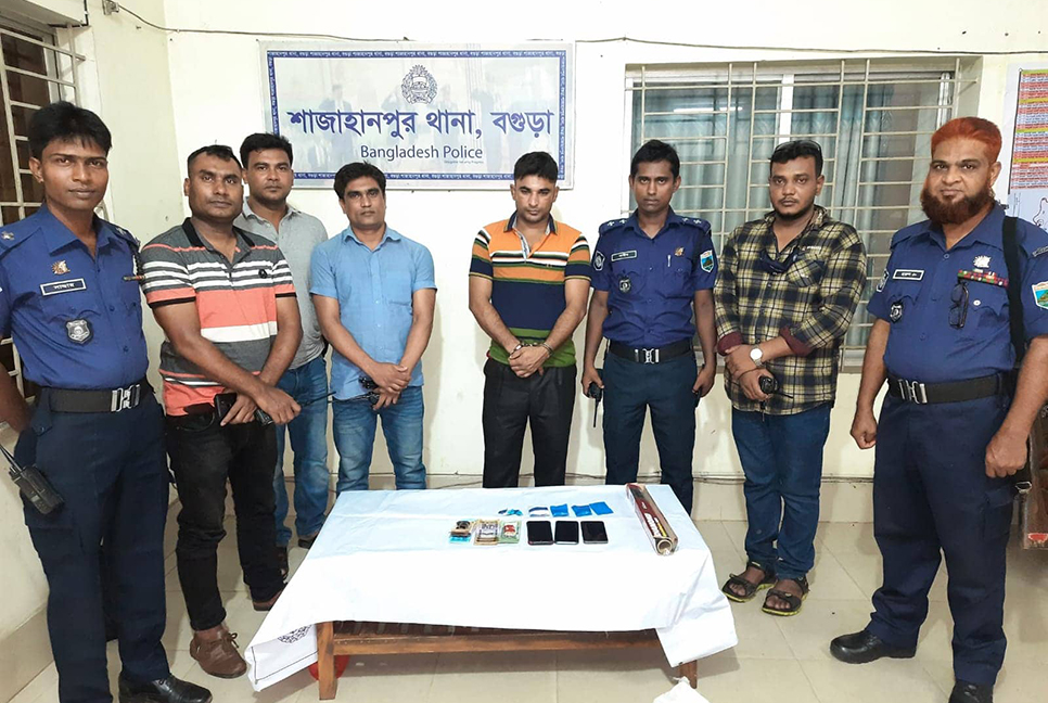 শাজাহানপুরে সিসি ক্যামেরা লাগিয়ে মাদক ব্যবসা