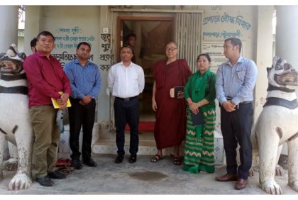 কলাপাড়ায় বৌদ্ধ বিহার পরিদর্শন করেছেন জেলা প্রশাসক