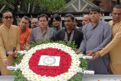 জাতির পিতার সমাধিতে পদোন্নতিপ্রাপ্ত ডিআইজিদের শ্রদ্ধা