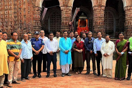 কান্তজীউ মন্দির পরিদর্শনে প্রত্নতত্ত্ব অধিদপ্তরের মহাপরিচালক