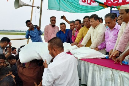 হাওরে ক্ষতিগ্রস্ত ৪০০ কৃষক পরিবারকে খাদ্য সহায়তা  