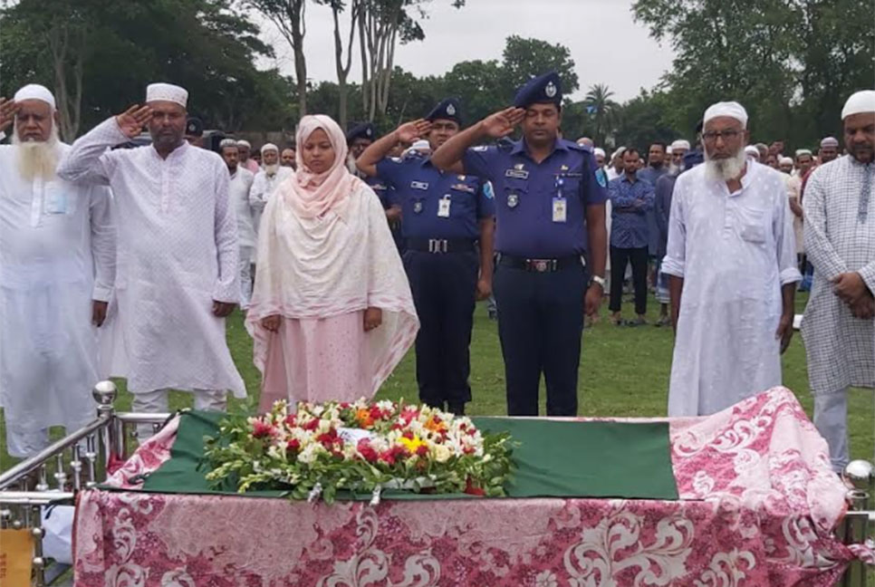 চরভদ্রাসনে বীর মুক্তিযোদ্ধার রাষ্ট্রীয় মর্যাদায় দাফন