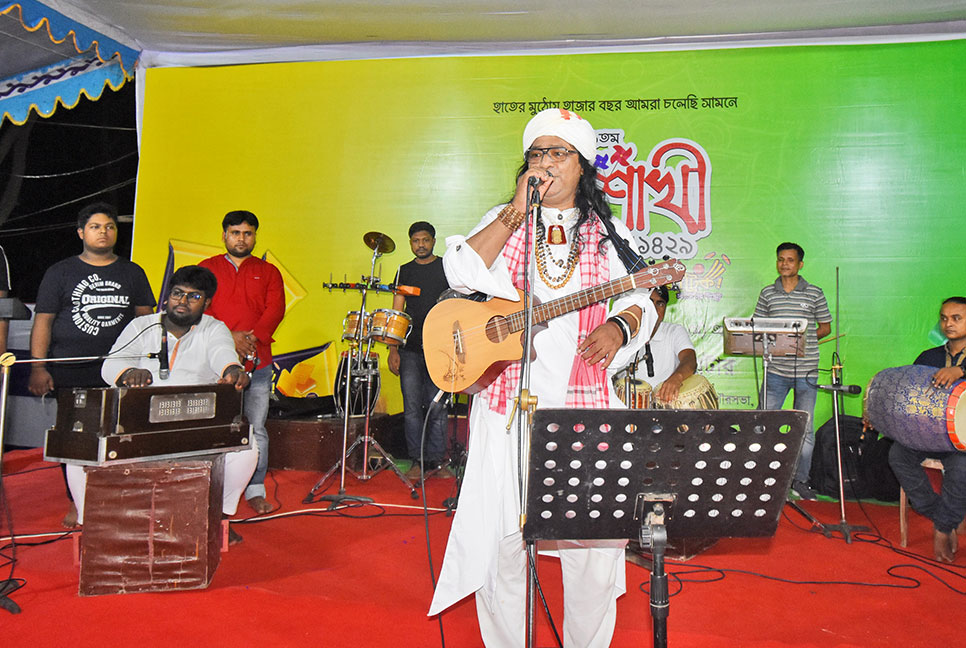 লালনের গানে বগুড়া মাতালেন শিল্পী শফী মন্ডল 