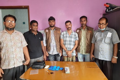 জয়পুরহাটে ইয়াবাসহ মাদক কারবারি আটক
