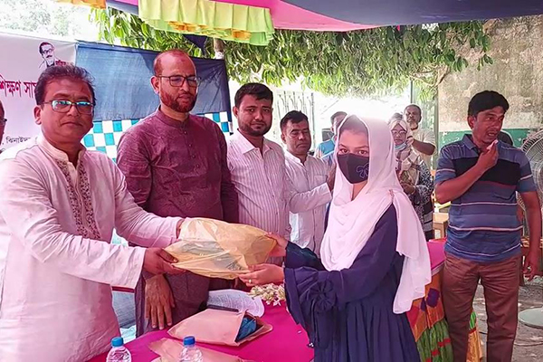 কালীগঞ্জে কিশোরীদের সচেতনতামূলক প্রশিক্ষণ প্রদান
