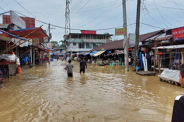 সিলেটে বন্যা পরিস্থিতির আরও অবনতি