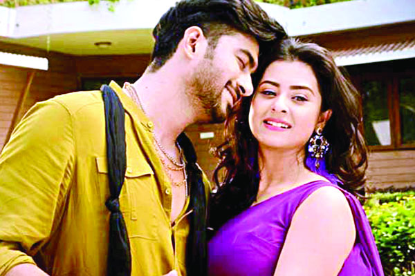 ‘প্রেম পুরাণ’ নিয়ে বুবলী-রোশান