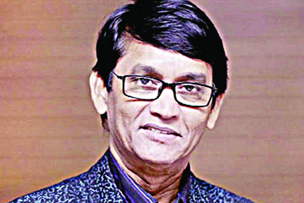 এখনো অভিনয়ে ব্যস্ত...