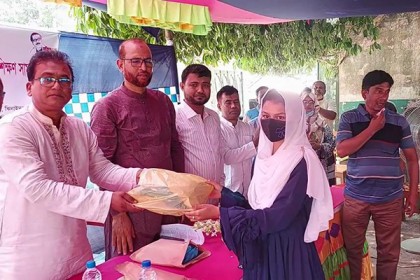 কালীগঞ্জে কিশোরীদের সচেতনতামূলক প্রশিক্ষণ প্রদান