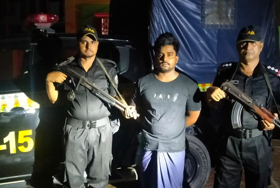 টেকনাফে ইয়াবাসহ চিহ্নিত মাদককারবারী আটক