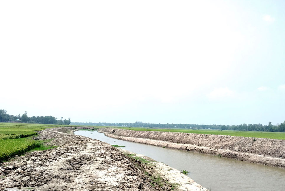 মধুপুরে জলাবদ্ধতা দূরীকরণে বিএডিসি’র খাল খনন