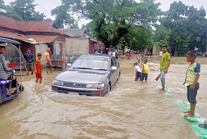 ভারী বর্ষণে সুনামগঞ্জ শহরে বন্যার পানি