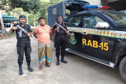টেকনাফে বিদেশি পিস্তলসহ যুবক আটক