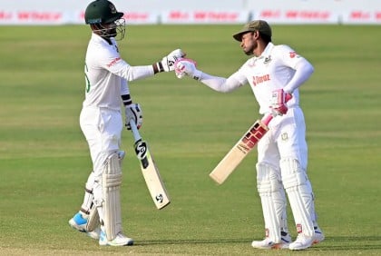 তামিমের শতকের দিনে স্বস্তিতে টাইগাররা