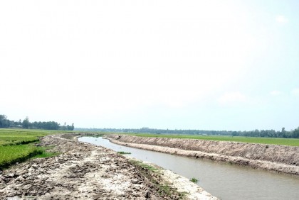 মধুপুরে জলাবদ্ধতা দূরীকরণে বিএডিসি’র খাল খনন