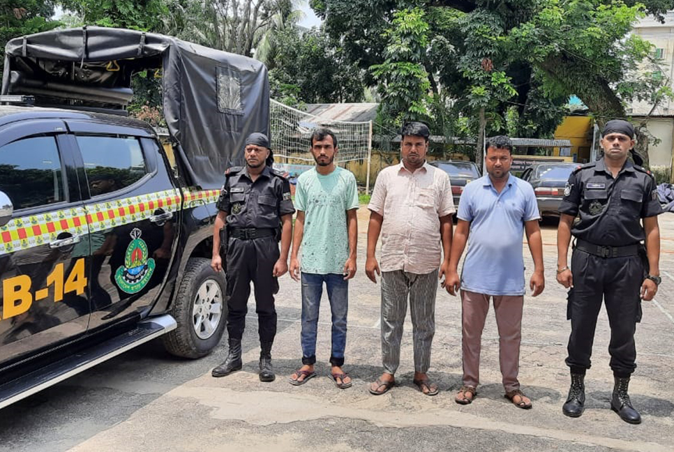 ৫০ কেজি গাঁজাসহ গ্রেফতার ৩
