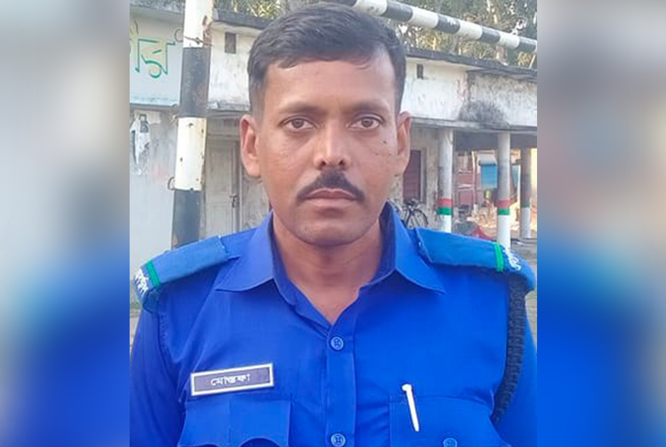 গৃহবধূকে ধর্ষণ মামলায় গ্রাম পুলিশ গ্রেফতার 