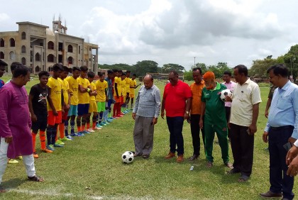 মুকসুদপুরে বঙ্গবন্ধু জাতীয় গোল্ডকাপ ফুটবল টুর্নামেন্টের উদ্বোধন