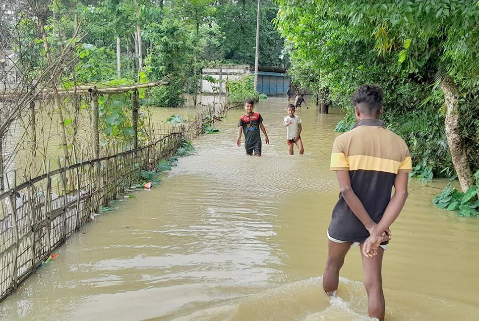 বিশ্বনাথে নতুন নতুন এলাকা প্লাবিত, প্রস্তুত আশ্রয় কেন্দ্র