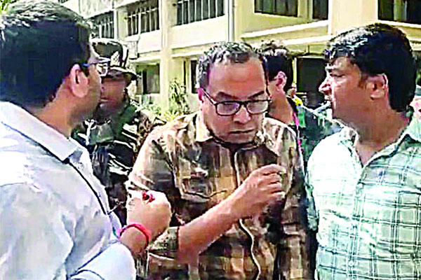 ইন্টারপোলের লাল সতর্কতা এড়িয়ে কীভাবে ভারতে পি কে