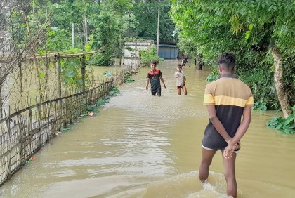 বিশ্বনাথে নতুন নতুন এলাকা প্লাবিত, প্রস্তুত আশ্রয় কেন্দ্র